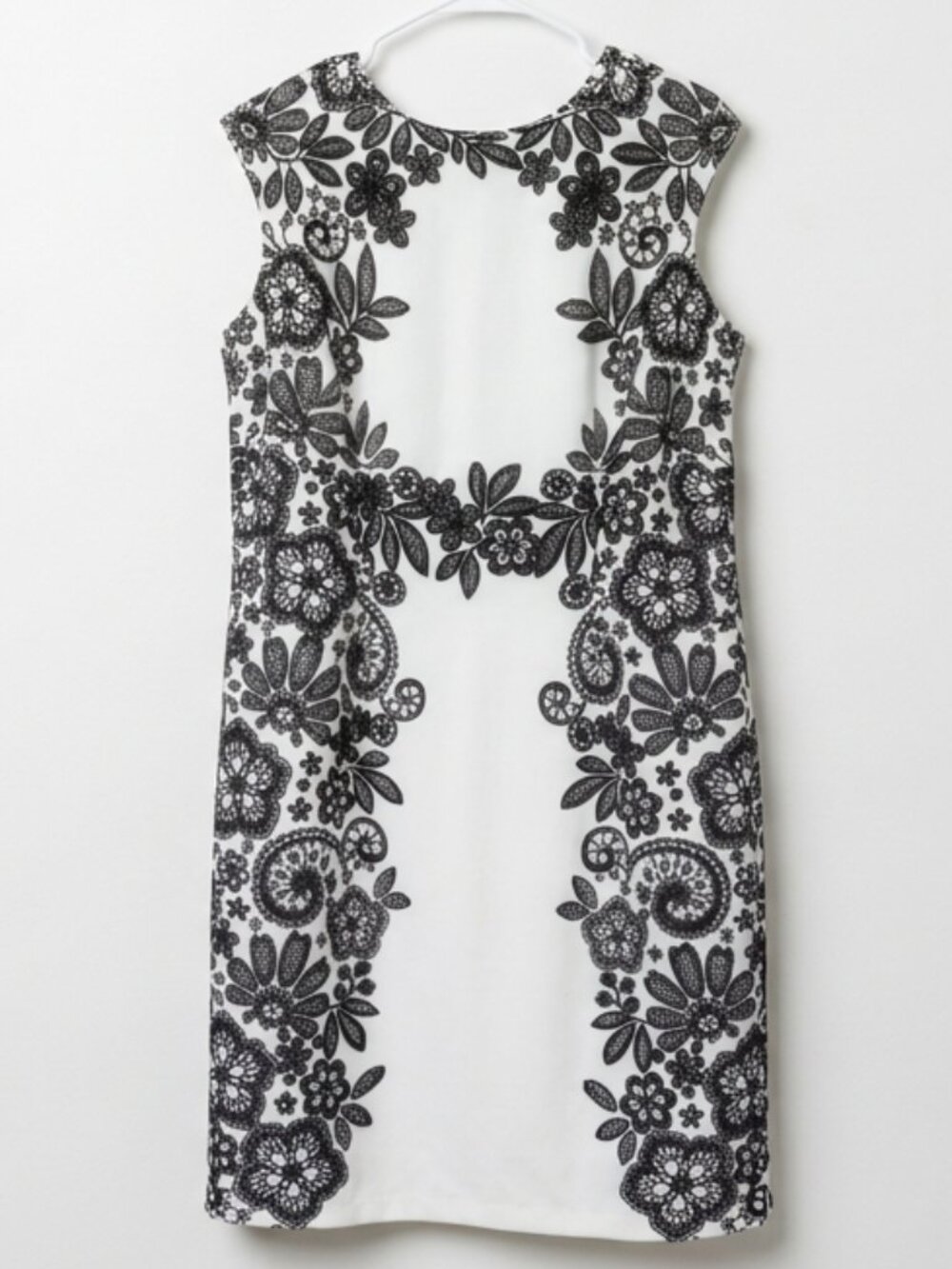 Liz Claiborne White & Black Floral Outline Sleeveless Dress - Size 14